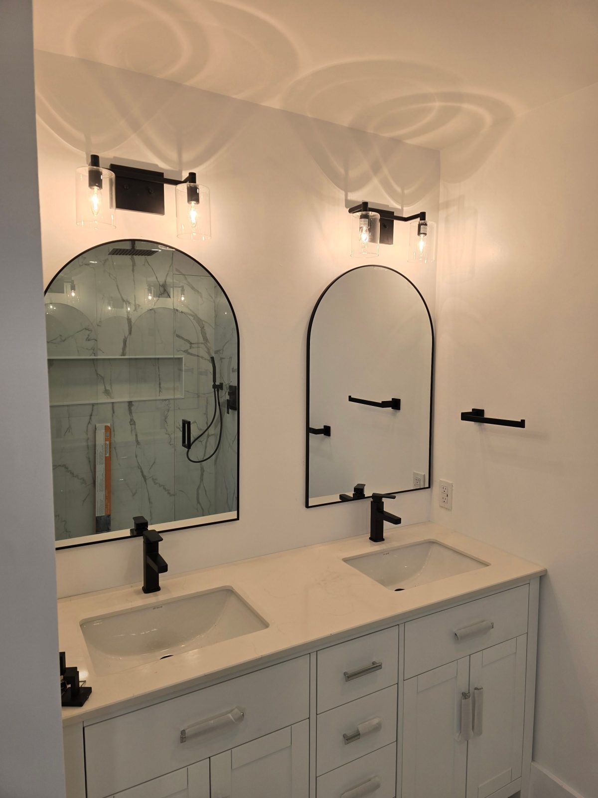 Modern bathroom renovation by Wave-Line Interiors