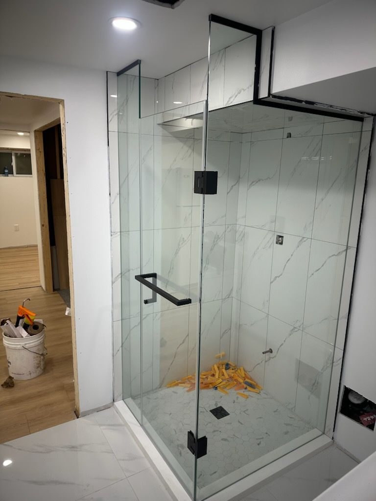 Frameless glass shower
